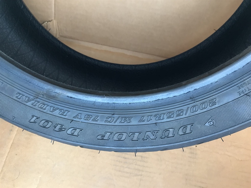 Dunlop D401 Harley Davidson 200/55R17 Black Wall Rear Tire (3016-45,  03020407)